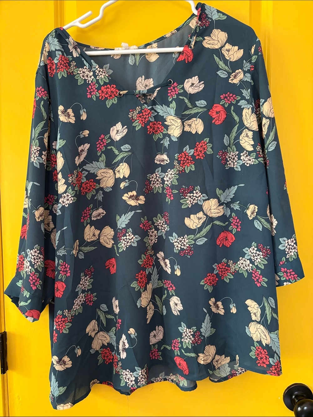 Maurices Size 2 Floral Print Tunic Top in Teal with pink & Cream Flowers